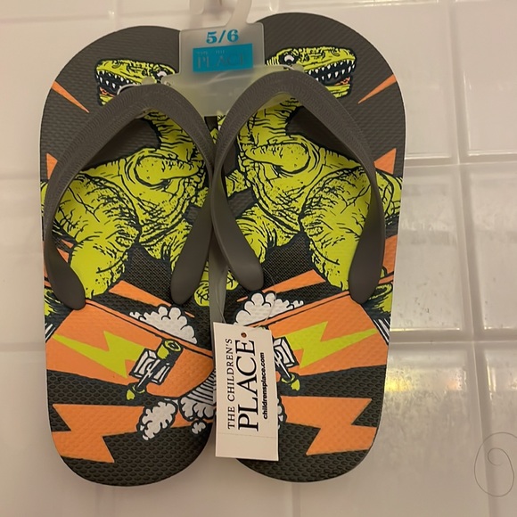 Children Place Dino print flip flops, size 5/6. Color gray, 100% plastic. - Picture 7 of 16